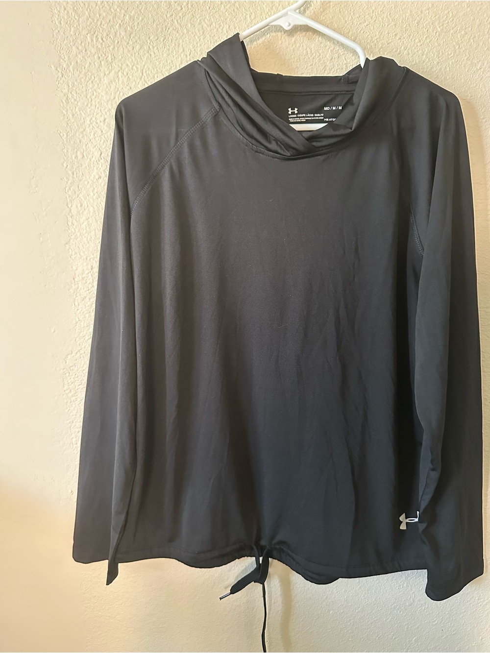 Under Armour Women's  Black Performance Hoodie Top size M/ NWOT 1456